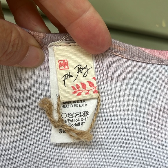 Gorgeous 7th Ray floral Maxie dress with ruffle sleeves and bottom - Picture 7 of 13